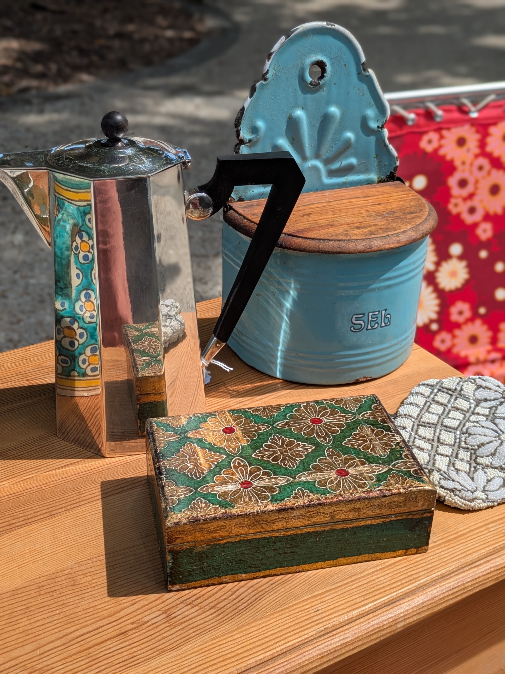 Cafetière métal - 30€
Ecrin bois italien - 15€