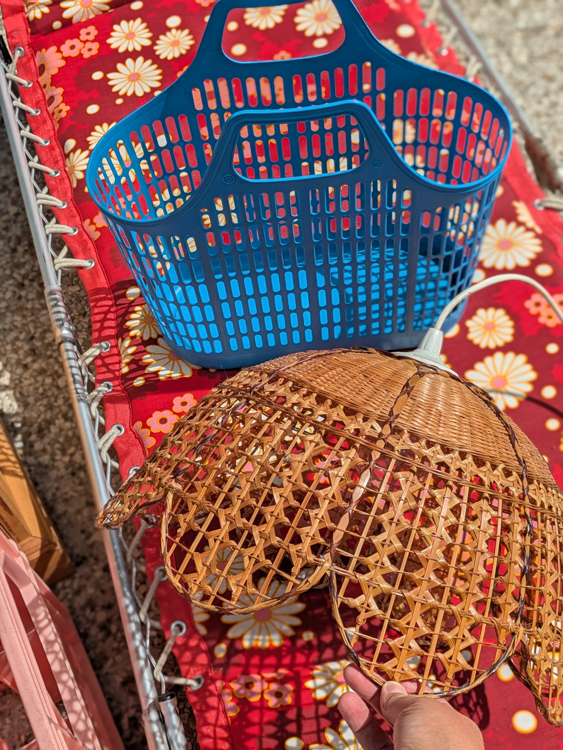 Panier plastique - 18€
Lustre osier - 35€