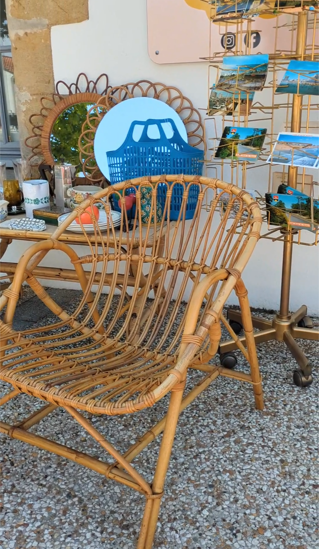 Fauteuil rotin corbeille - 85€